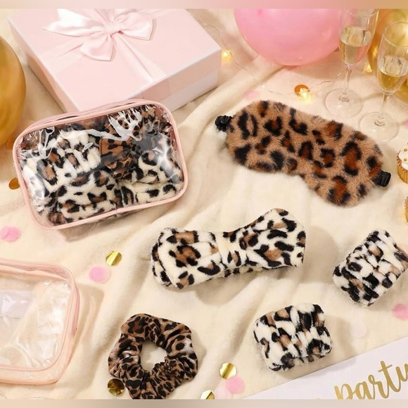 The Unbranded Brand Accessories - Leopard Print Faux Fur Sleep Mask & Matching Accessory Set